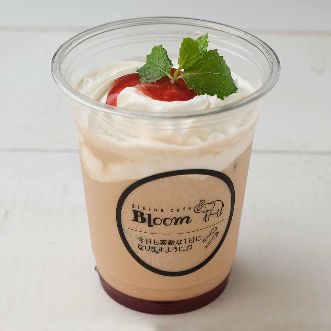 アイスストロベリーカフェラテ